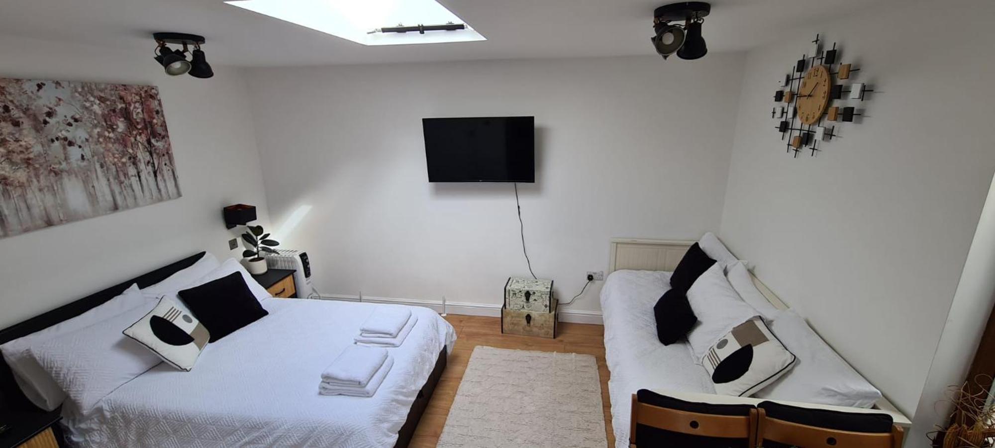 Canterbury Romantic Modern Home Goodnestone  Room photo